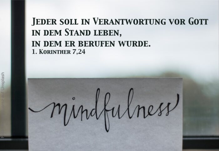 alt=karte_mit_aufschrift_mindfulness_erwartet_bibelhoerbuch_ehe_und_ehelosigkeit